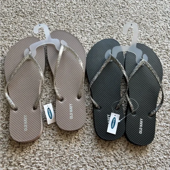 Old Navy Sparkle Flip Flops | Size 9 - Picture 1 of 3